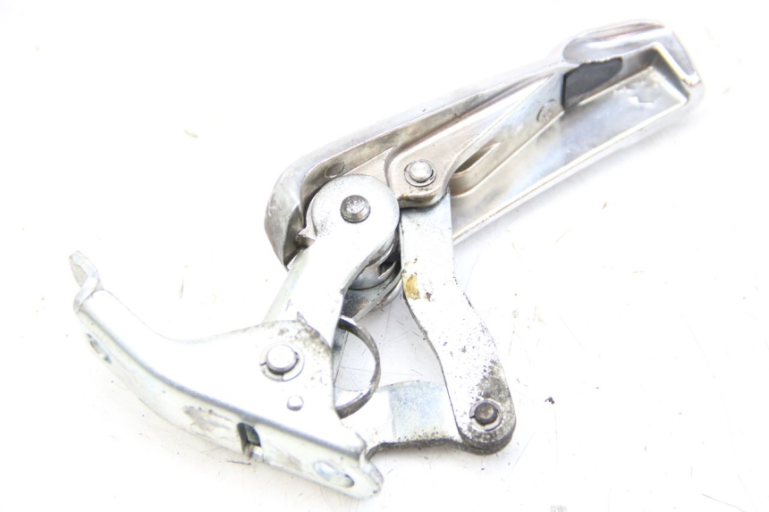 photo de REAR LEFT FOOTREST PIAGGIO VESPA GRANTURISMO 125 (2003 - 2007)