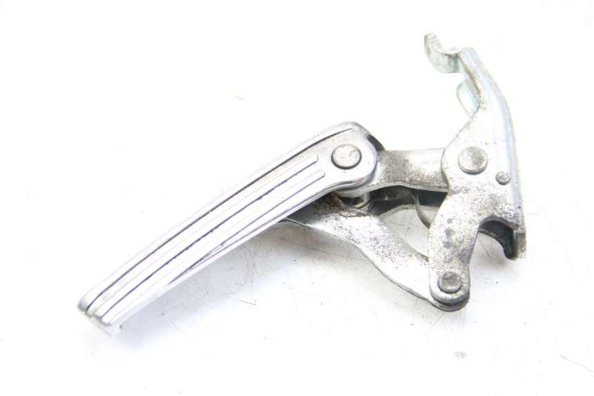 photo de REAR LEFT FOOTREST PIAGGIO VESPA GRANTURISMO 125 (2003 - 2007)