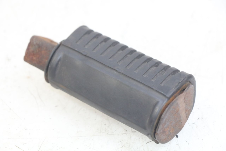 photo de LEFT REAR FOOTREST DAELIM VL DAYSTAR 125 (2000 - 2011)