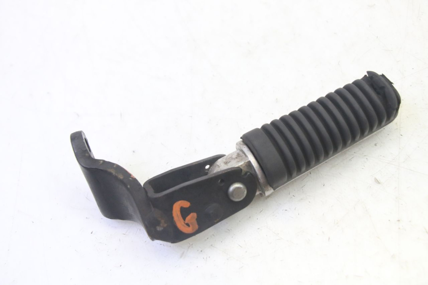 photo de REAR LEFT FOOTREST YAMAHA X-MAX XMAX 250 (2006 - 2009)