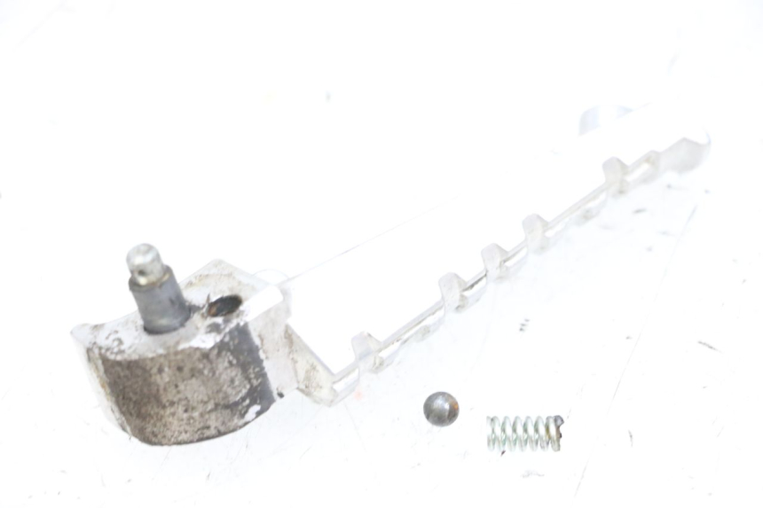 photo de REAR LEFT FOOTREST YAMAHA X-MAX XMAX 125 (2010 - 2013) - Zoom on usage condition