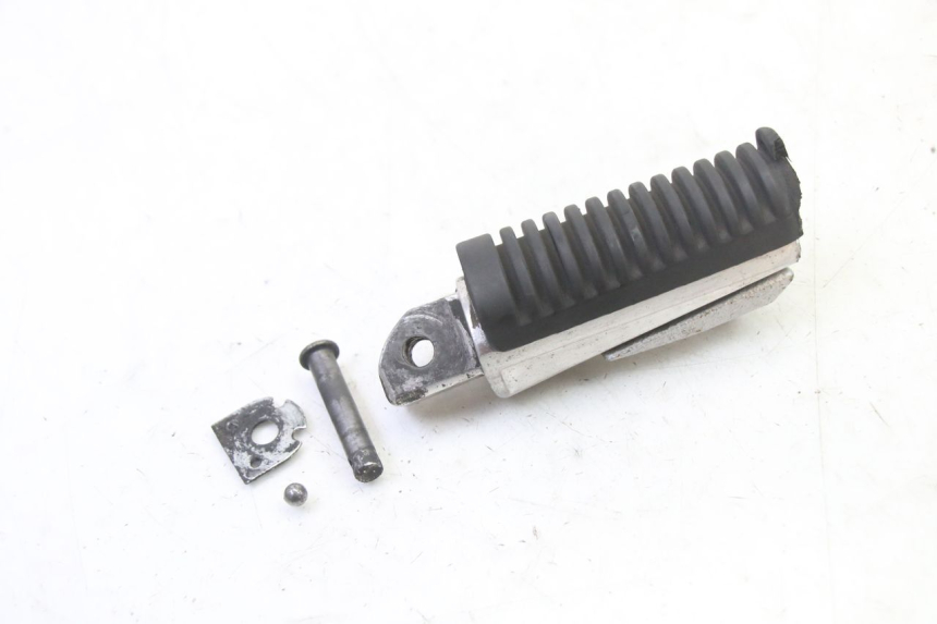 photo de REAR LEFT FOOTREST YAMAHA XJ6 ABS 600 (2008 - 2016)
