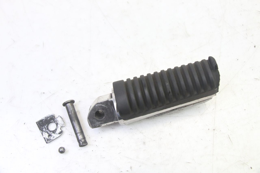 photo de REAR LEFT FOOTREST YAMAHA XJ6 ABS 600 (2008 - 2016)