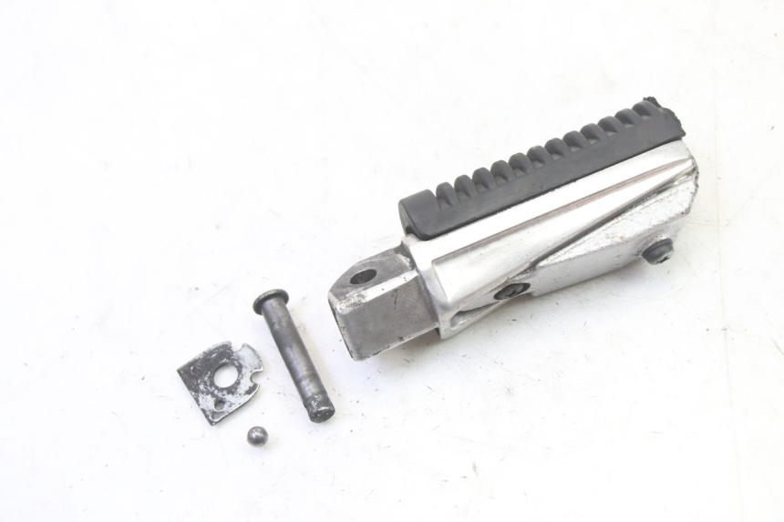 photo de REAR LEFT FOOTREST YAMAHA XJ6 ABS 600 (2008 - 2016)