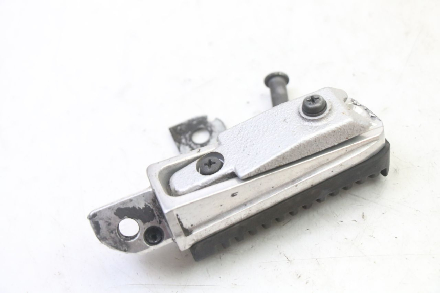 photo de REAR LEFT FOOTREST YAMAHA XJ6 ABS 600 (2008 - 2016)