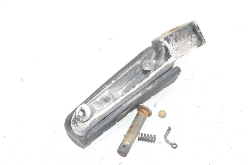 photo de REAR LEFT FOOTREST YAMAHA XJN DIVERSION 600 (2000 - 2003)