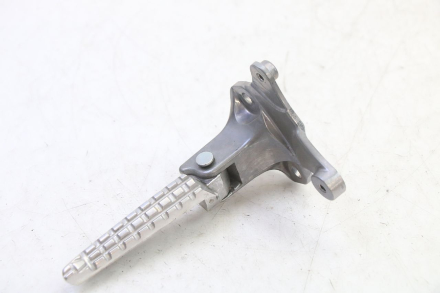 photo de REAR LEFT FOOTREST YAMAHA XMAX X-MAX 125 (2021 - 2025)