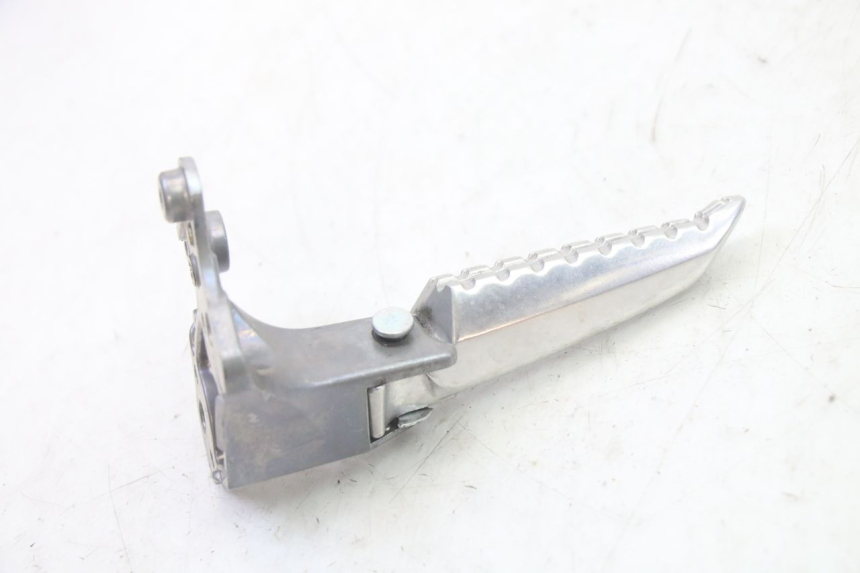 photo de REAR LEFT FOOTREST YAMAHA XMAX X-MAX 125 (2021 - 2025)
