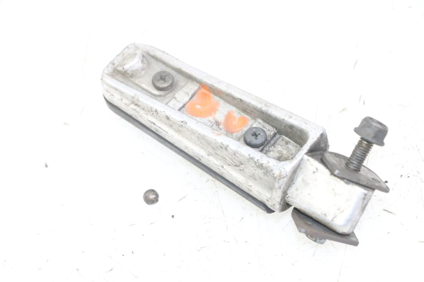 photo de REAR LEFT FOOTREST YAMAHA FZS FAZER 600 (2001 - 2003)