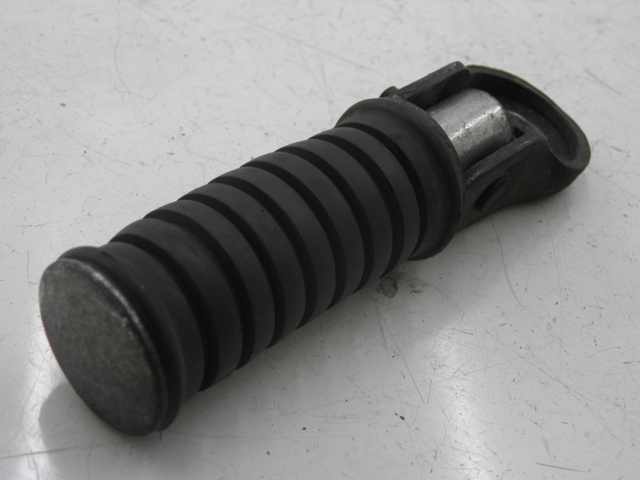photo de REAR LEFT FOOTREST YAMAHA SR 125 (1996 - 2003)