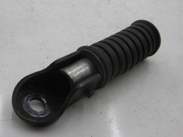 photo de REAR LEFT FOOTREST YAMAHA SR 125 (1996 - 2003)