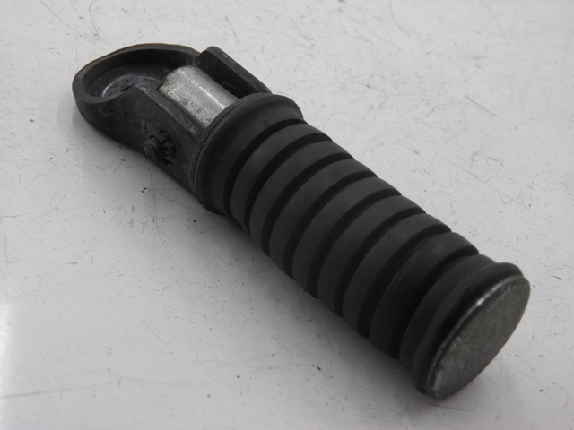 photo de REAR LEFT FOOTREST YAMAHA SR 125 (1996 - 2003)