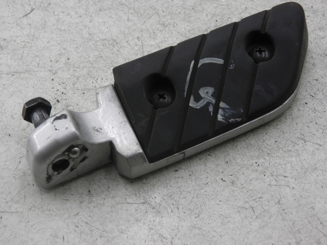 photo de REAR LEFT FOOTREST YAMAHA X-CITY XCITY 125 (2007 - 2008)