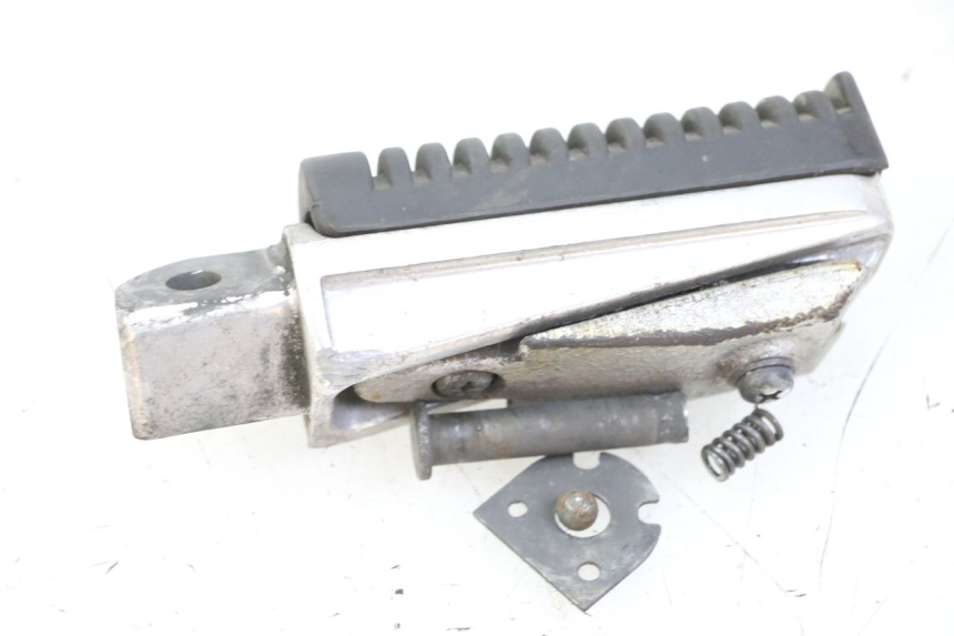 photo de REAR LEFT FOOTREST YAMAHA XJ6 600 (2008 - 2016)