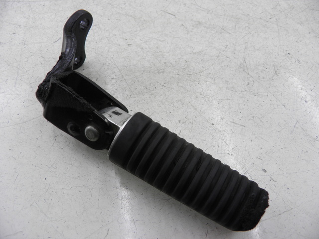 photo de REAR LEFT FOOTREST YAMAHA XMAX X-MAX 125 (2006 - 2009)