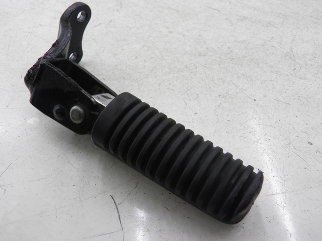 photo de REAR LEFT FOOTREST YAMAHA XMAX X-MAX 125 (2006 - 2009)