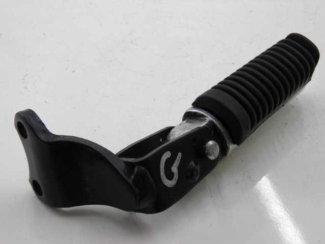 photo de REAR LEFT FOOTREST YAMAHA XMAX X-MAX 125 (2006 - 2009)