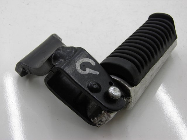 photo de REAR LEFT FOOTREST YAMAHA XMAX X-MAX 125 (2006 - 2009)