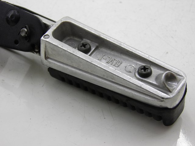 photo de REAR LEFT FOOTREST YAMAHA XMAX X-MAX 125 (2006 - 2009)