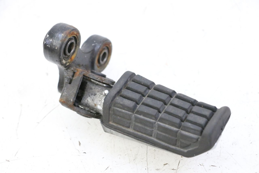 photo de FRONT RIGHT FOOTREST YAMAHA FJ 36Y 1100 (1984 - 1985)
