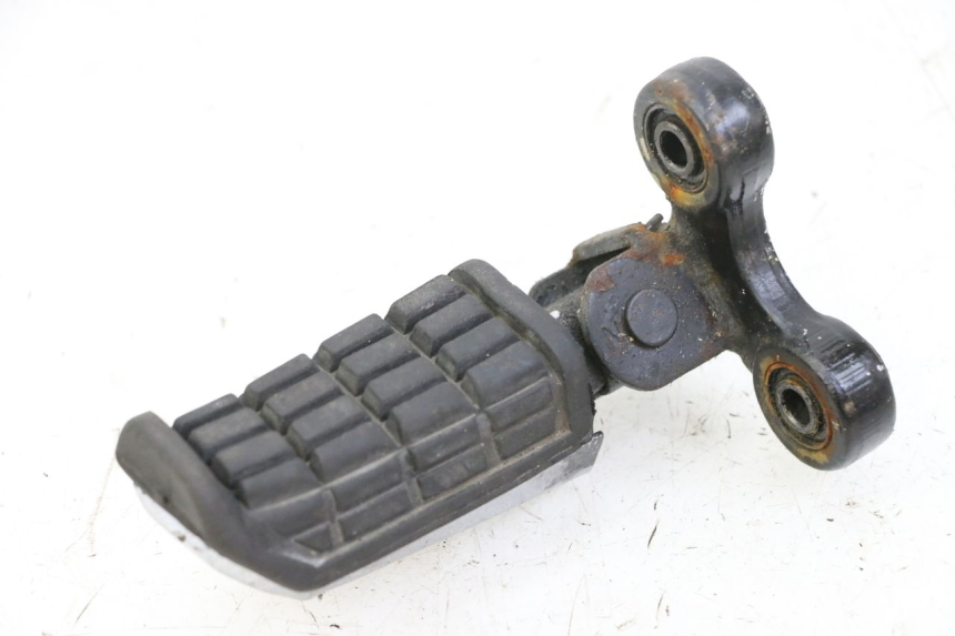 photo de FRONT RIGHT FOOTREST YAMAHA FJ 36Y 1100 (1984 - 1985)
