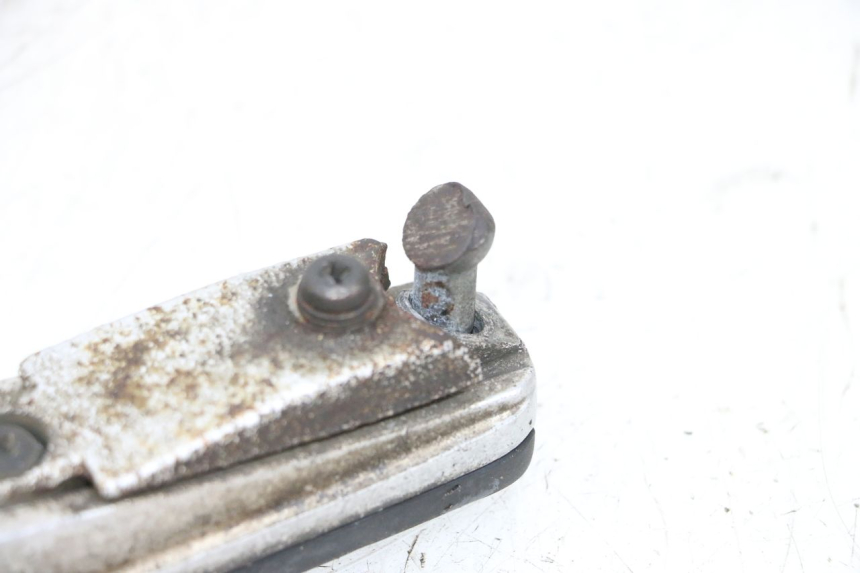 photo de FRONT RIGHT FOOTREST YAMAHA FJR ABS 1300 (2006 - 2012) - Alternative perspective