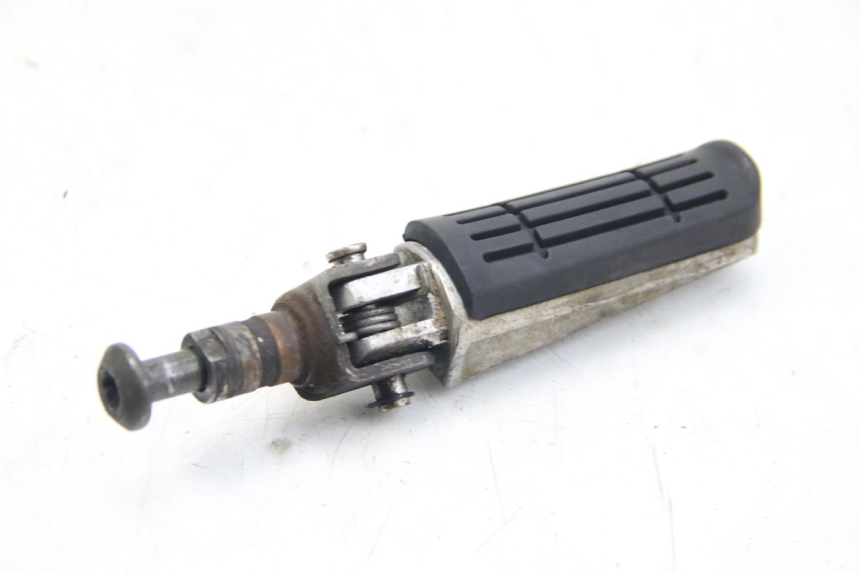 photo de RIGHT FRONT FOOTREST YAMAHA FZS FAZER 600 (2001 - 2003)