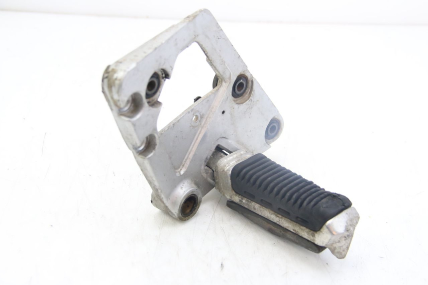 photo de RIGHT FRONT FOOTREST SUZUKI GSX-F GSX  F 1100 (1988 - 1994)