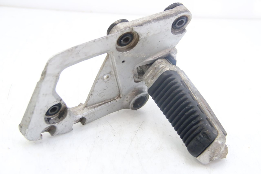 photo de RIGHT FRONT FOOTREST SUZUKI GSX-F GSX  F 1100 (1988 - 1994)