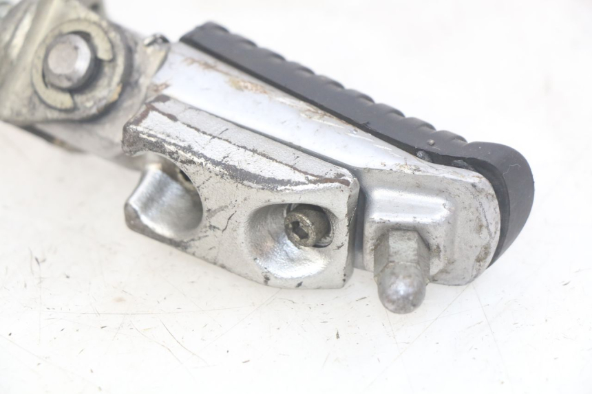 photo de RIGHT FRONT FOOTREST KAWASAKI Z 750 (2007 - 2013)