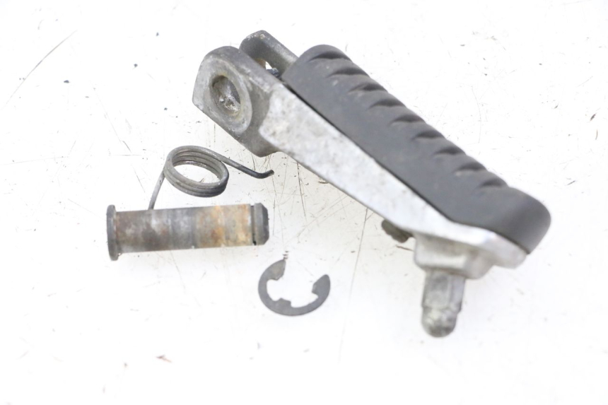 photo de RIGHT FRONT FOOTREST KAWASAKI ZR7 ZR-7 S 750 (1999 - 2004)