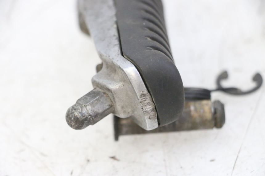 photo de RIGHT FRONT FOOTREST KAWASAKI ZR7 ZR-7 S 750 (1999 - 2004)