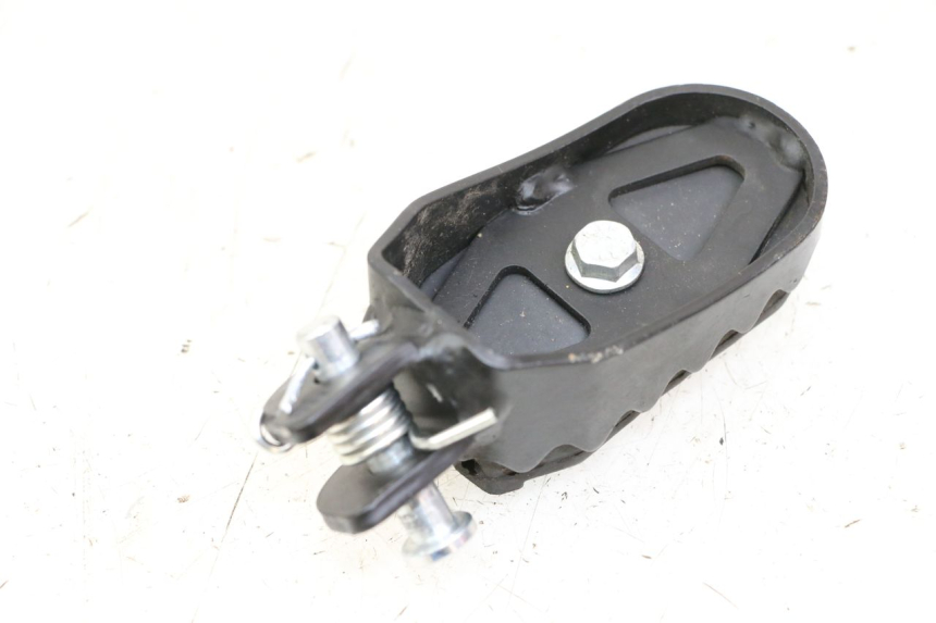 photo de FRONT RIGHT FOOTREST ROYAL ENFIELD HYMALAYAN 410 (2016 - 2023)
