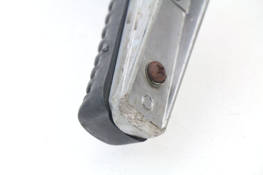photo de FRONT RIGHT FOOTREST YAMASAKI STREET 50 (2013 - 2018)