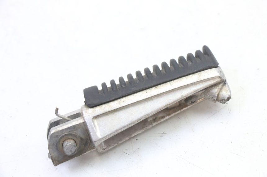 photo de FRONT RIGHT FOOTREST YAMAHA TDR DELTABOX 125 (1993 - 2003)