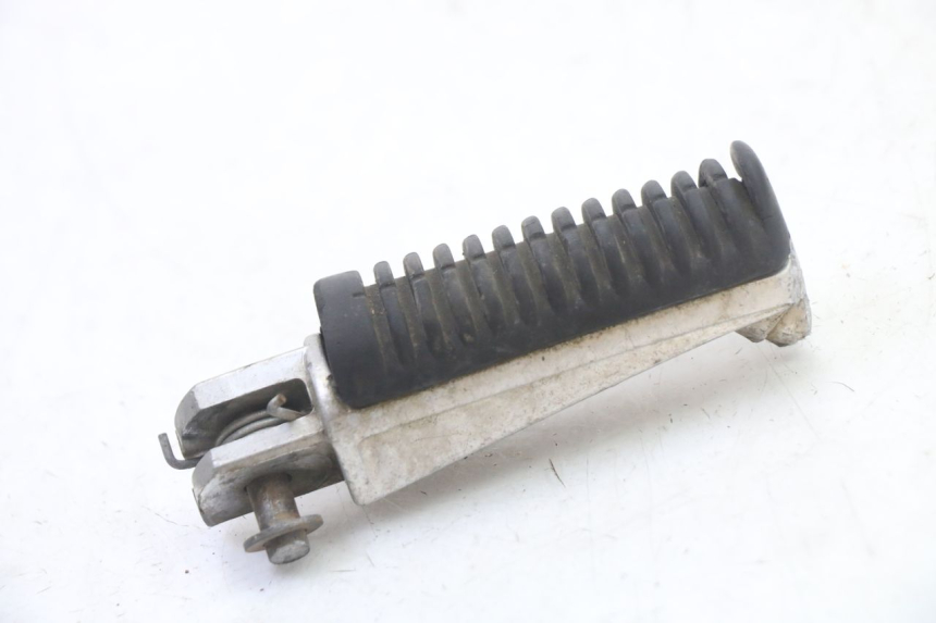 photo de FRONT RIGHT FOOTREST YAMAHA TDR DELTABOX 125 (1993 - 2003)