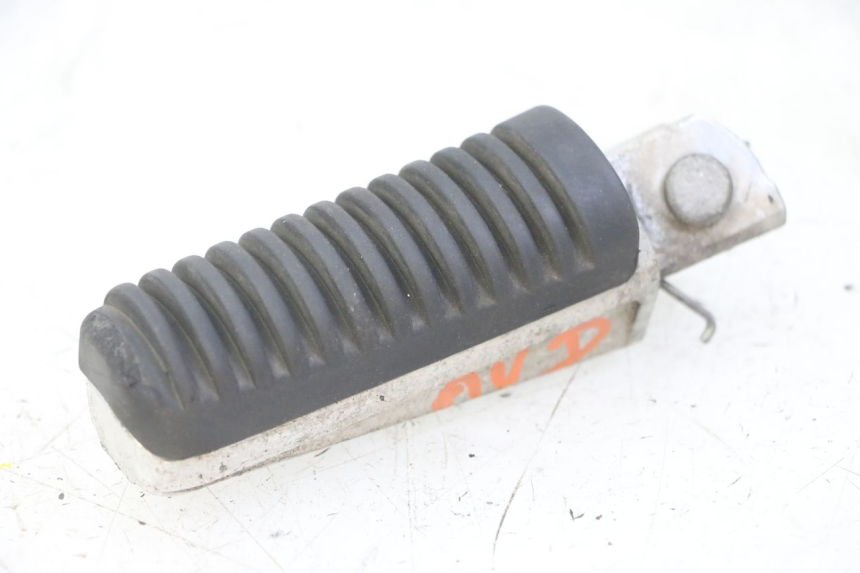 photo de FRONT RIGHT FOOTREST YAMAHA XJ6 ABS 600 (2008 - 2016)
