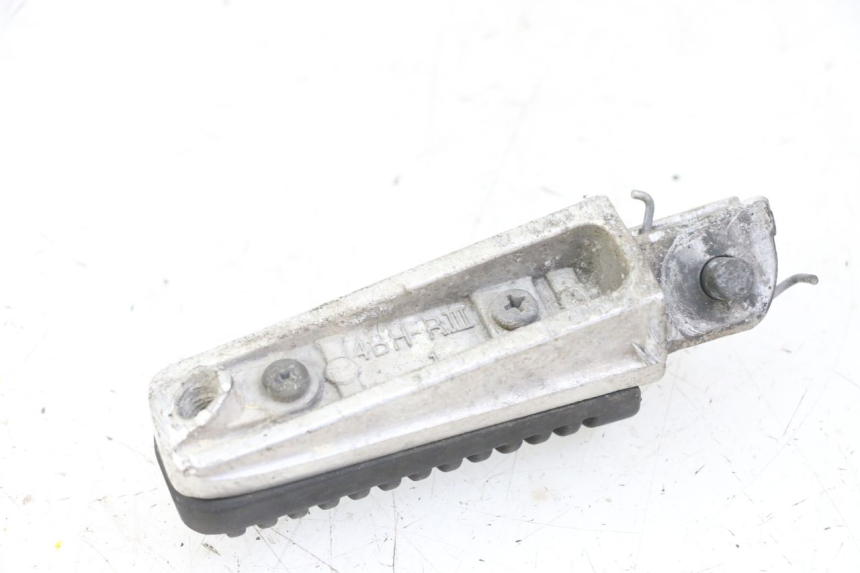 photo de FRONT RIGHT FOOTREST YAMAHA XJ6 ABS 600 (2008 - 2016)