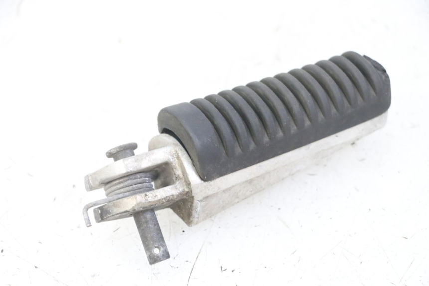 photo de FRONT RIGHT FOOTREST YAMAHA XJ6 ABS 600 (2008 - 2016)