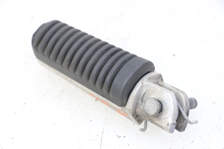 photo de FRONT RIGHT FOOTREST YAMAHA XJ6 ABS 600 (2008 - 2016)