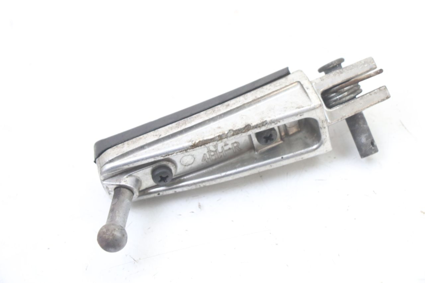 photo de FRONT RIGHT FOOTREST YAMAHA FZ6 FAZER S2 600 (2007 - 2011)