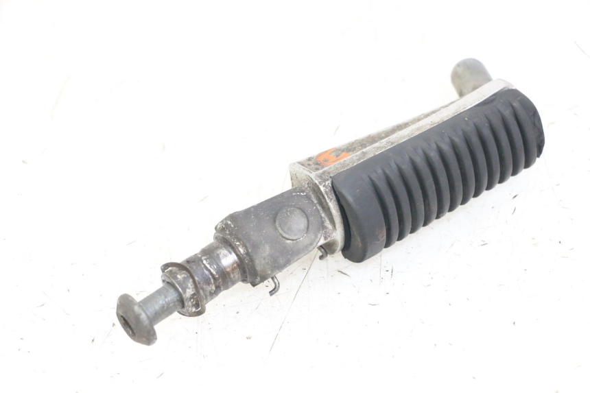 photo de RIGHT FRONT FOOTREST YAMAHA FZS FAZER 600 (2001 - 2003)