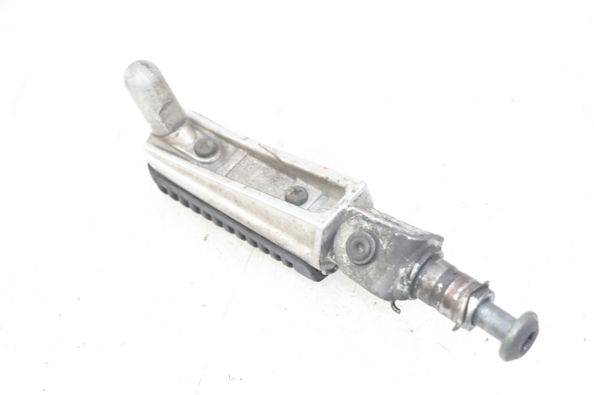 photo de RIGHT FRONT FOOTREST YAMAHA FZS FAZER 600 (2001 - 2003)