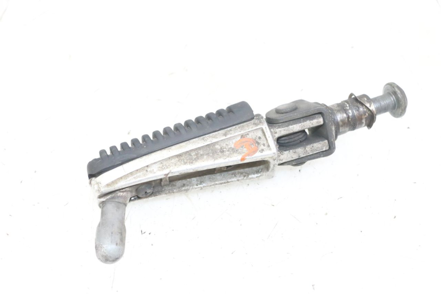 photo de RIGHT FRONT FOOTREST YAMAHA FZS FAZER 600 (2001 - 2003)