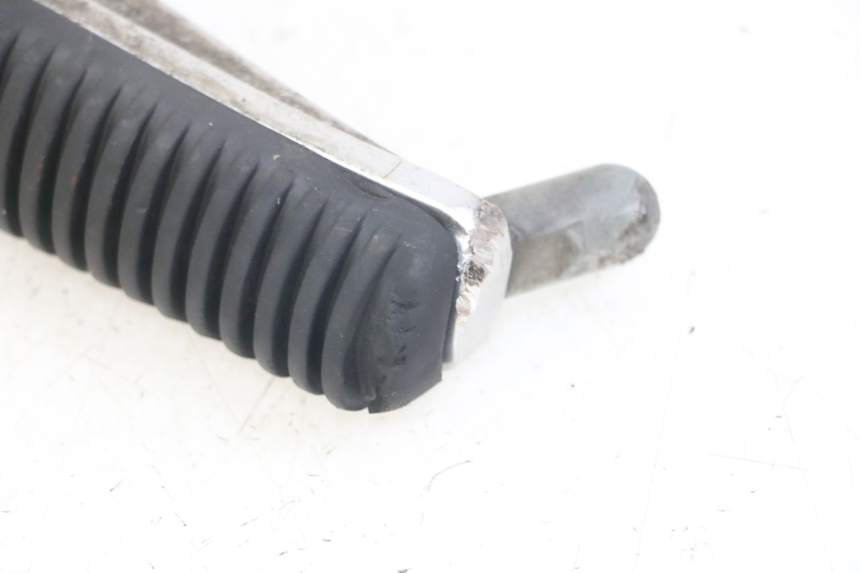 photo de RIGHT FRONT FOOTREST YAMAHA FZS FAZER 600 (2001 - 2003)