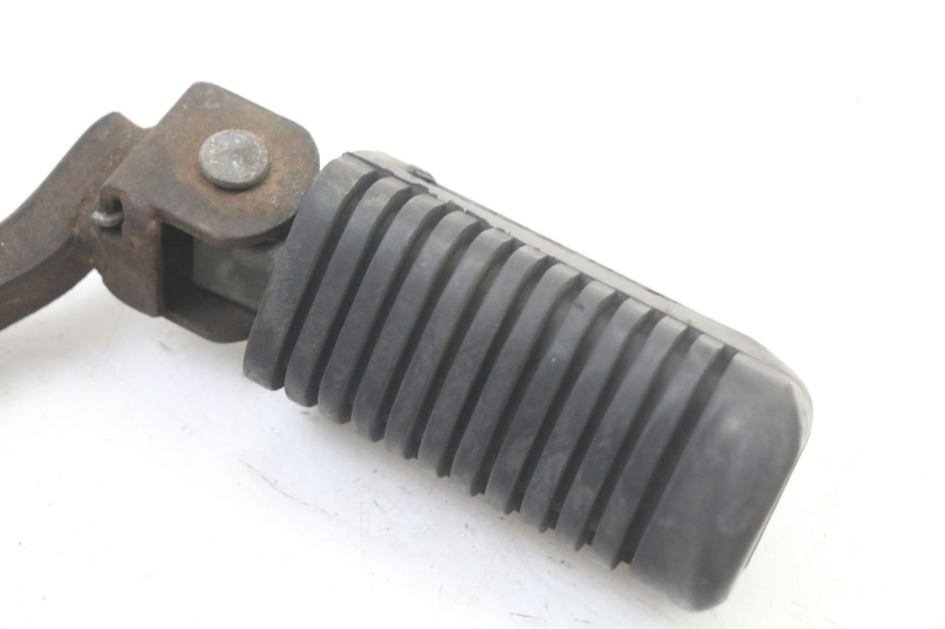 photo de FRONT RIGHT FOOTREST YAMAHA SR 125 (1982 - 2003)