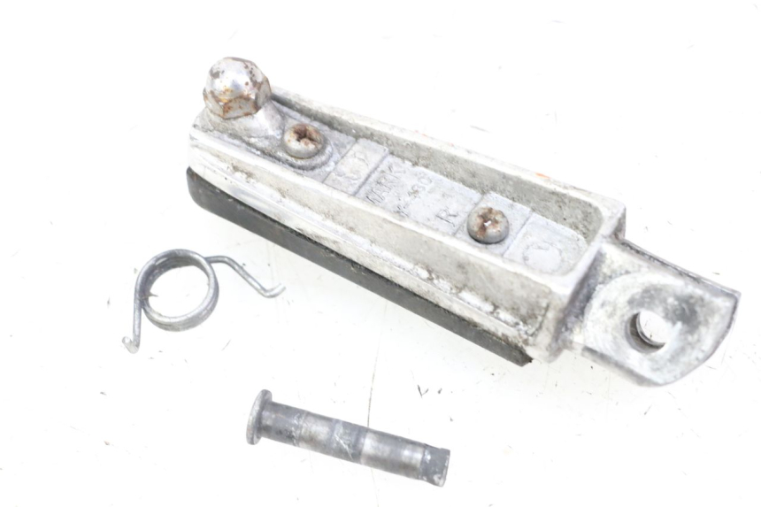 photo de FRONT RIGHT FOOTREST YAMAHA XJ6 ABS 600 (2008 - 2016)