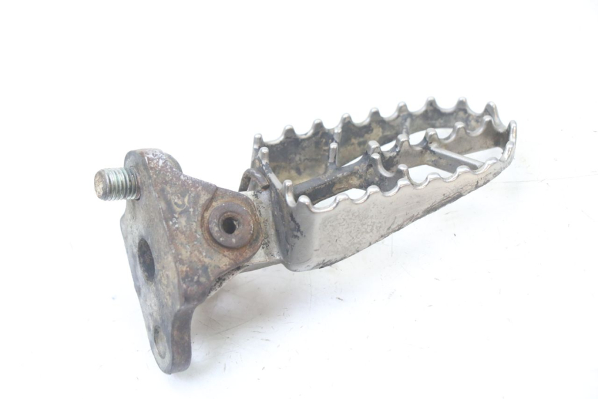 photo de FRONT RIGHT FOOTREST YAMAHA YZ-F YZF 250 (2007 - 2013)