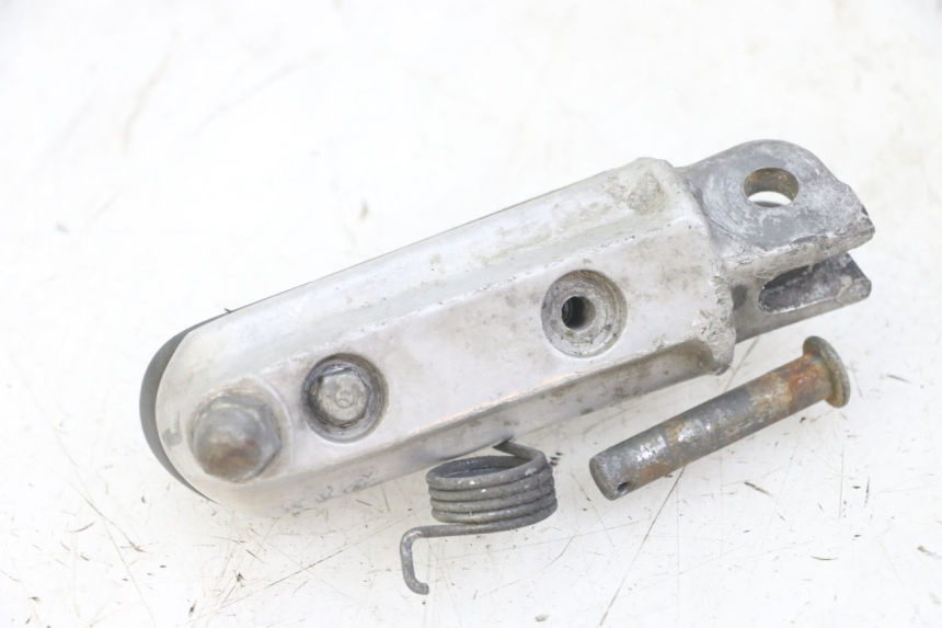 photo de FRONT LEFT FOOTREST HONDA CBF 500 (2004 - 2007)