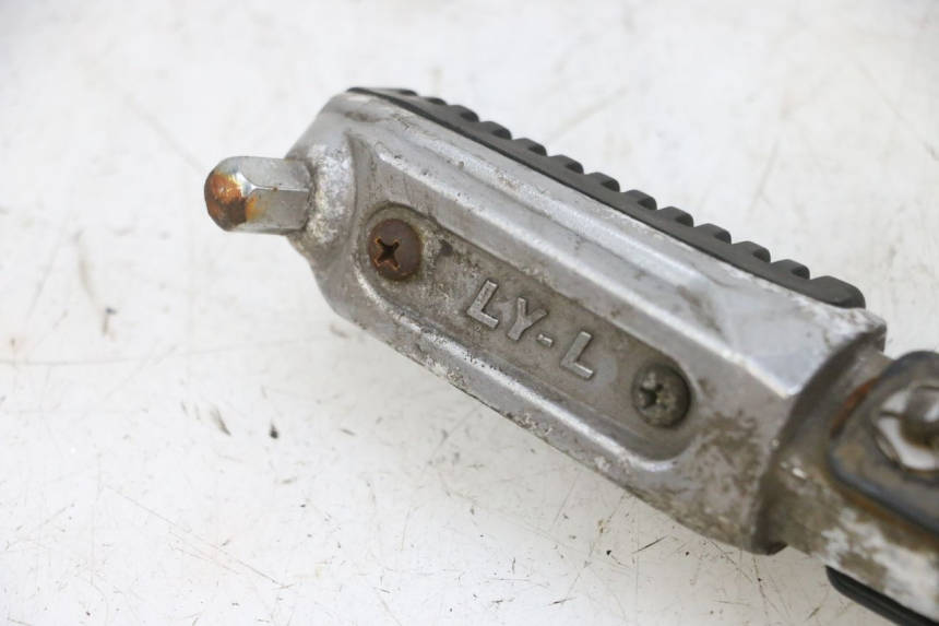 photo de FRONT LEFT FOOTREST KSR CODE 125 (2018 - 2020) - Alternative perspective